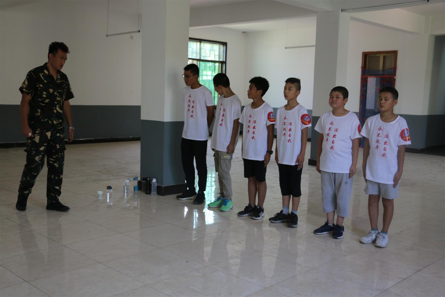 有教育孩子早恋的封闭教育咨询 孩子不想上学怎么办