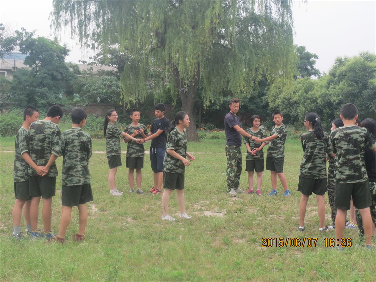中学生爱玩手机怎么管教 沉迷游戏 中学生玩手机怎么能
