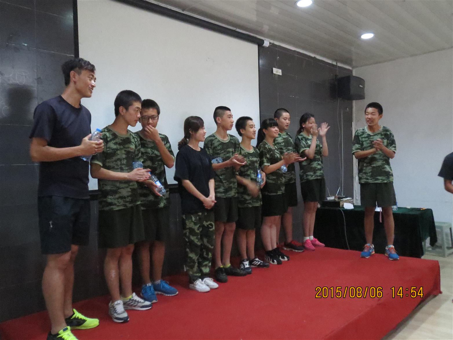 甘肃孩子爱上网怎么办 孩子天天玩手机怎么办 初中孩子玩游戏上瘾怎么办